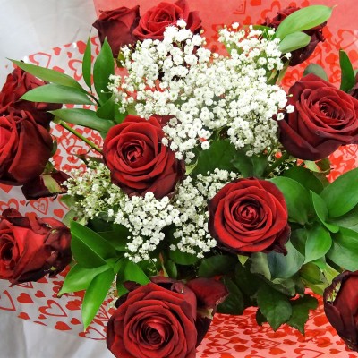 Handtied Bouquet of our 12 Best Red Roses in a Vase